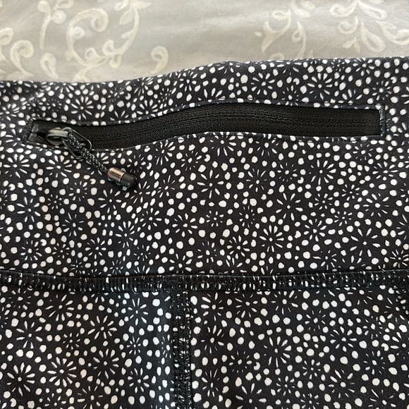 Lululemon Crop Leggings - Picture 5 of 7